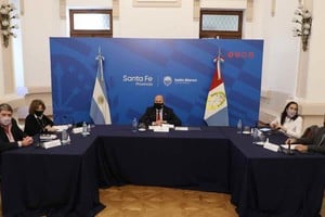 Gobierno de Santa Fe Omar Perotti desde Casa Gris participó del encuentro con sus pares. Lo acompañaron varios funcionarios, entre ellas la ministra Frana.