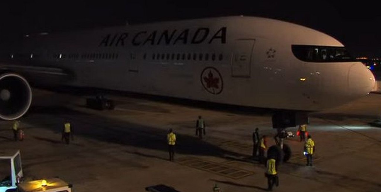 Llegaron a Argentina más de 1,6 millón de dosis de AstraZeneca en un vuelo de Air Canadá
