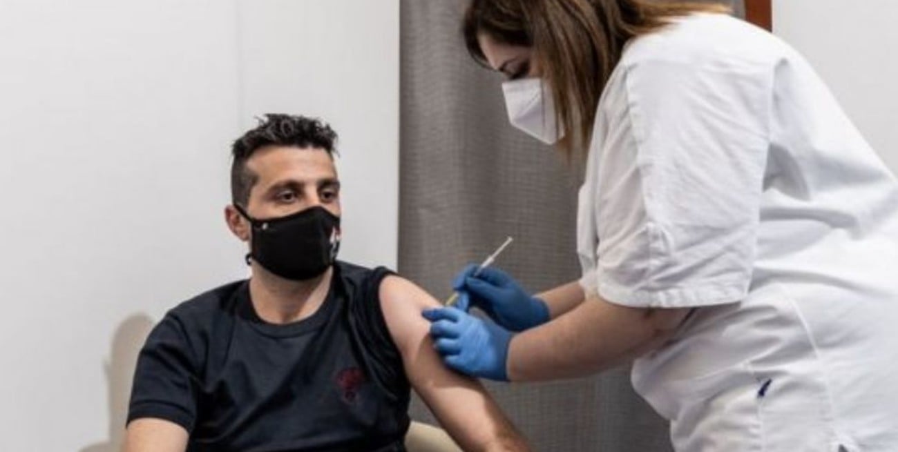 La OMS quiere que los países ricos donen vacunas en lugar de aplicarla a los jóvenes