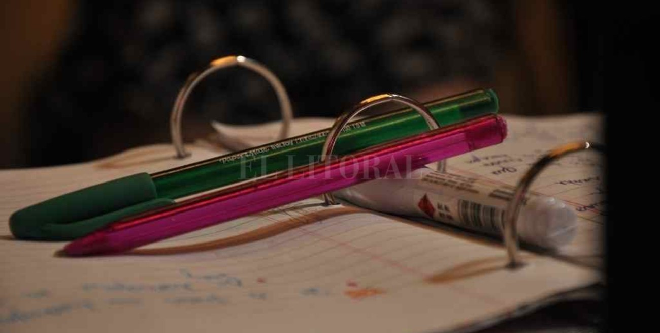 En la provincia se "tilda" con rojo la presencialidad de las escuelas  