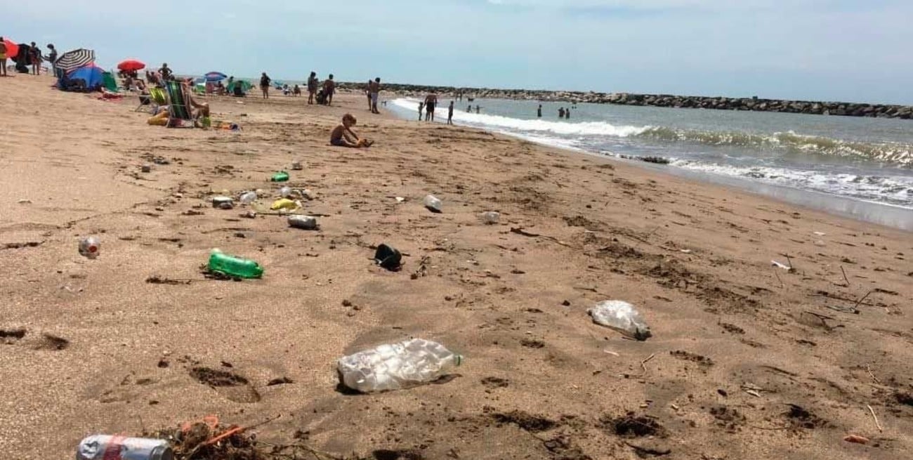 Mar del Plata: vecinos y surfistas buscan detener la contaminación en playas