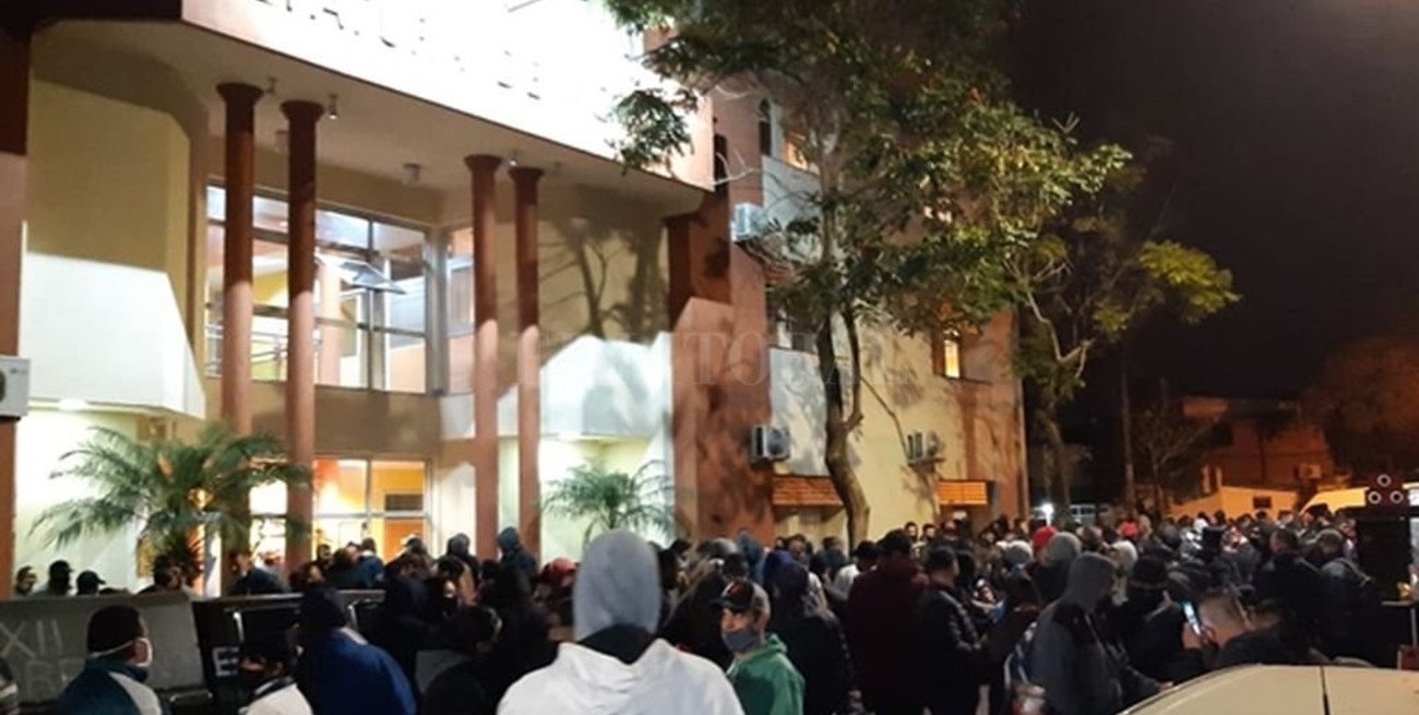 Misiones en alerta por una protesta policial en reclamo de aumento salarial