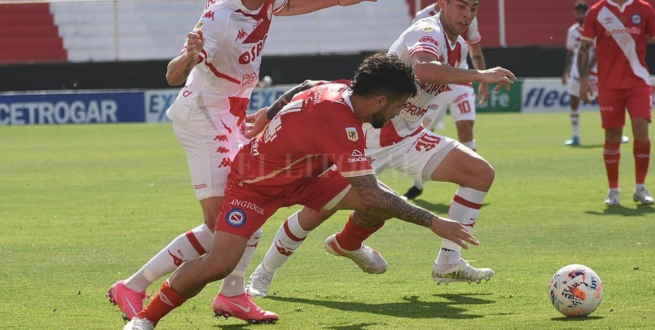 Los abanderados fueron todos defensores