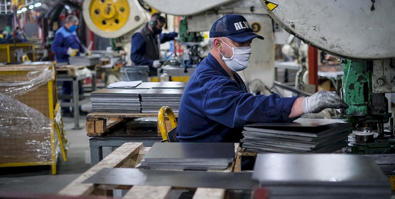 La actividad económica cayó 20,6% interanual en mayo