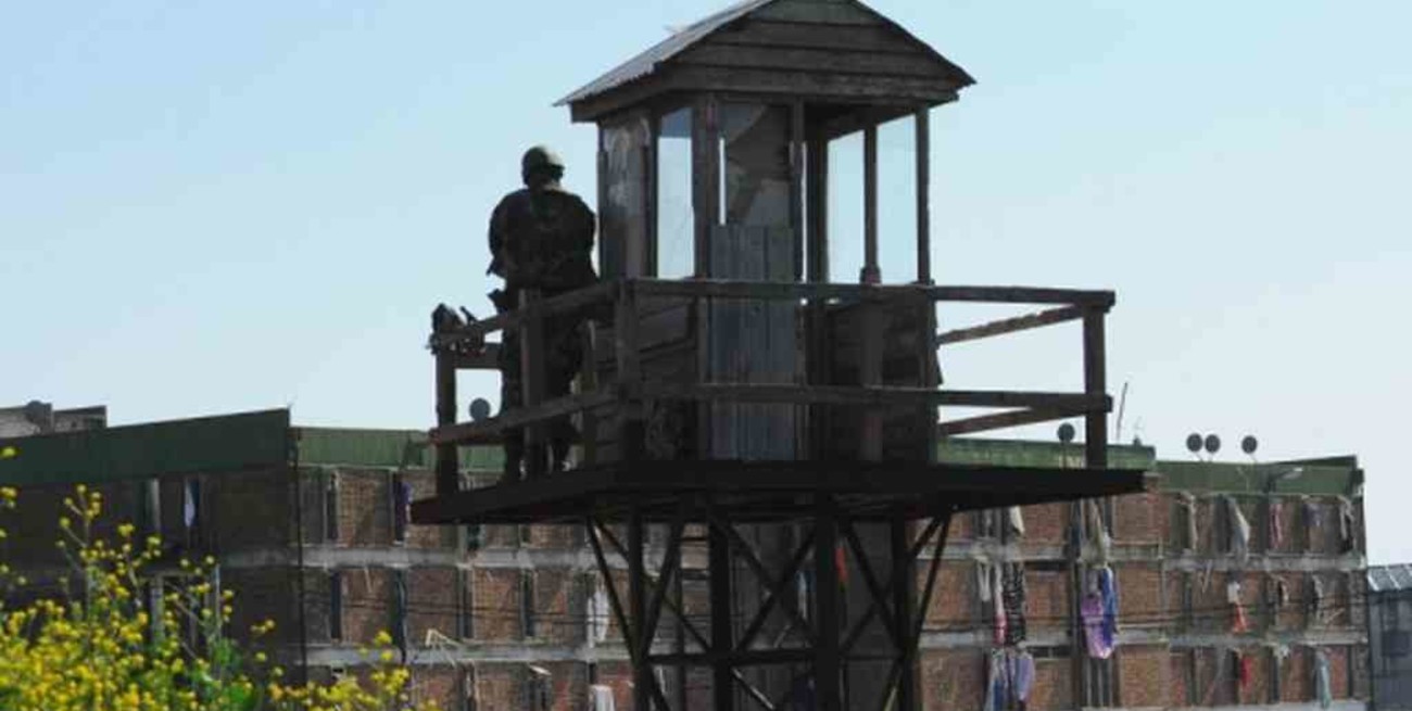 Uruguay: un narcotraficante se escapó de la cárcel y lo atraparon en un bar mientras tomaba una gaseosa