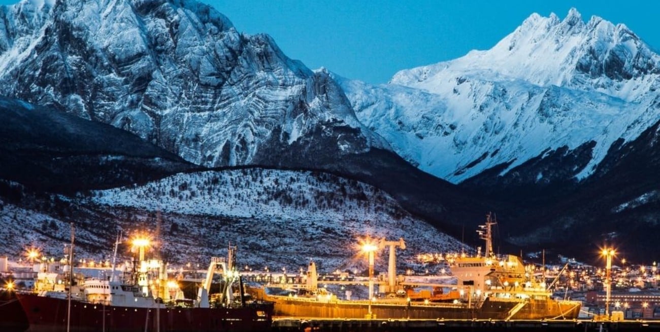 Celebraron la llegada del invierno nadando a 2º en el Beagle