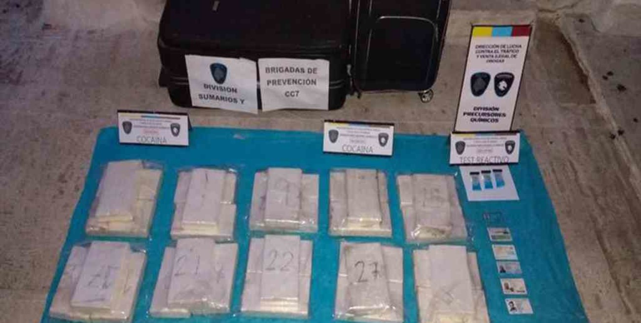 Detuvieron a la hermana del futbolista Nicolás de la Cruz con 40 kilos de cocaína