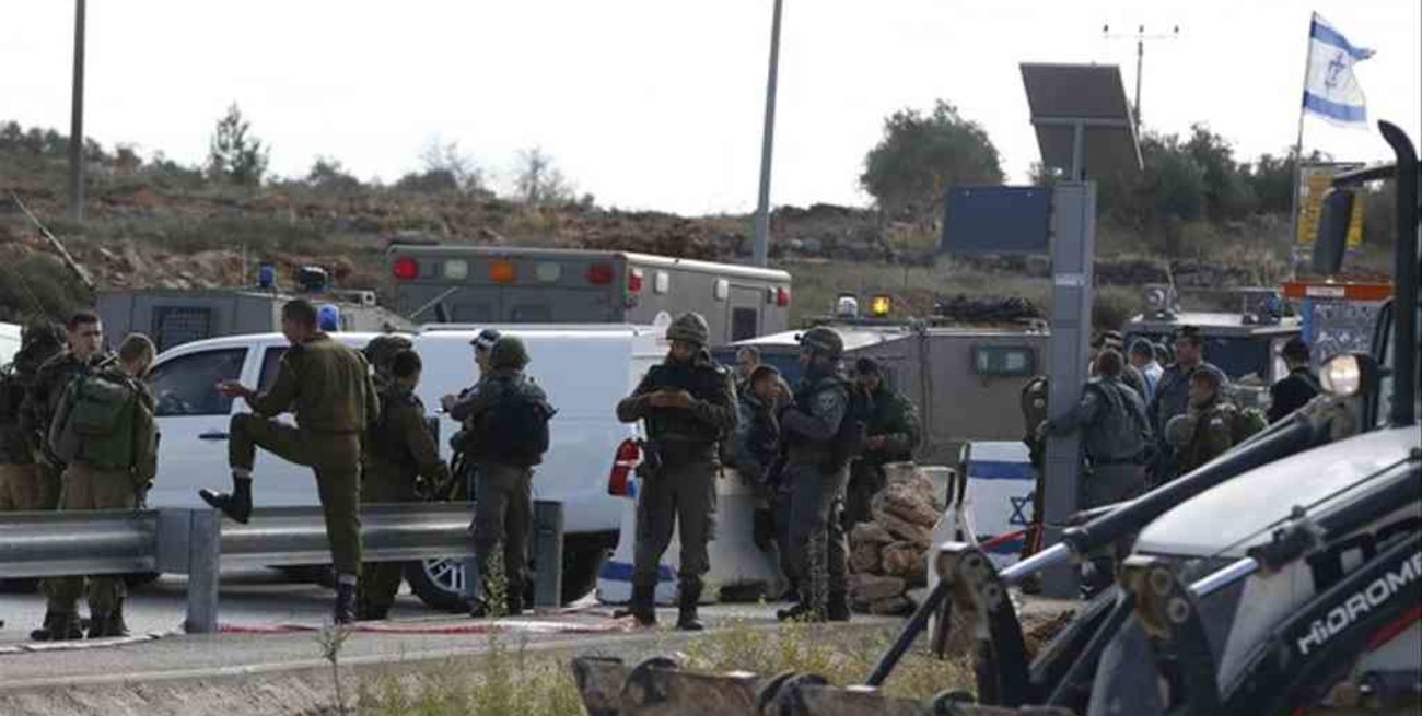 Al menos dos palestinos murieron tras un ataque a policías en Cisjordania