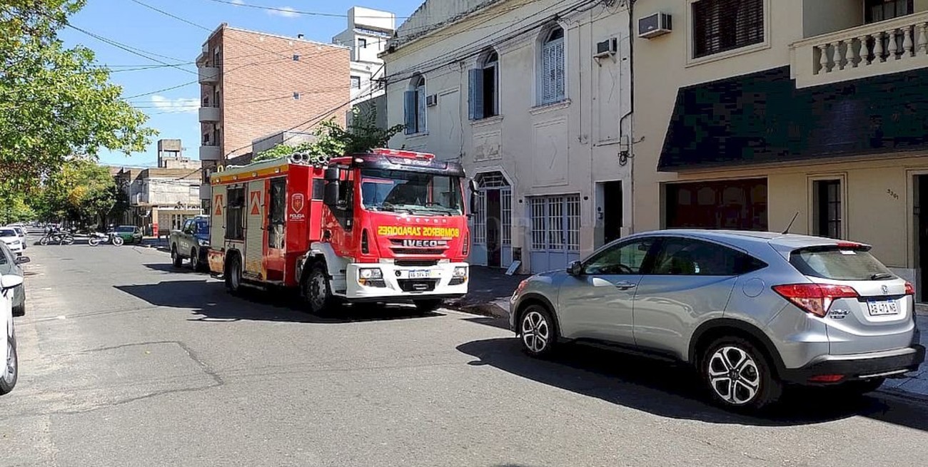 Incendio en una casa de barrio Candioti