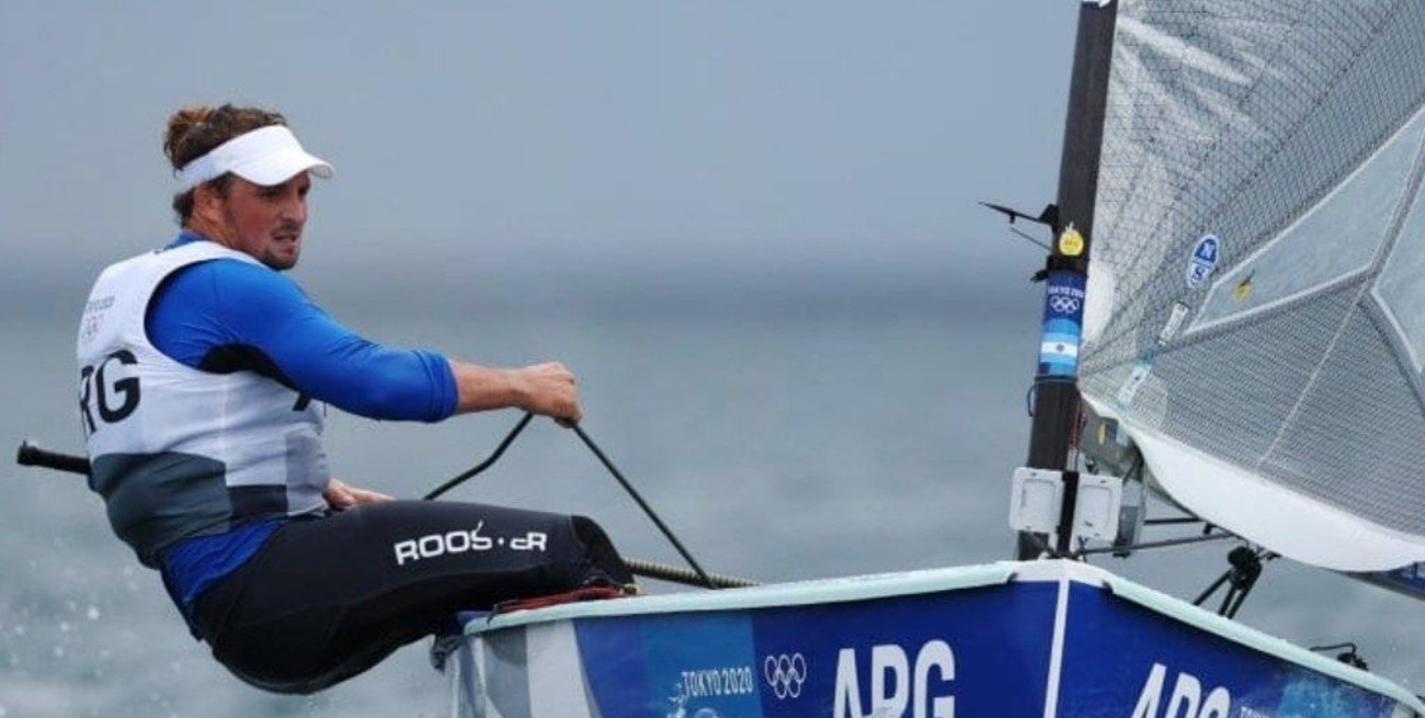 Facundo Olezza subió un lugar y está cuarto en la clase Finn de vela
