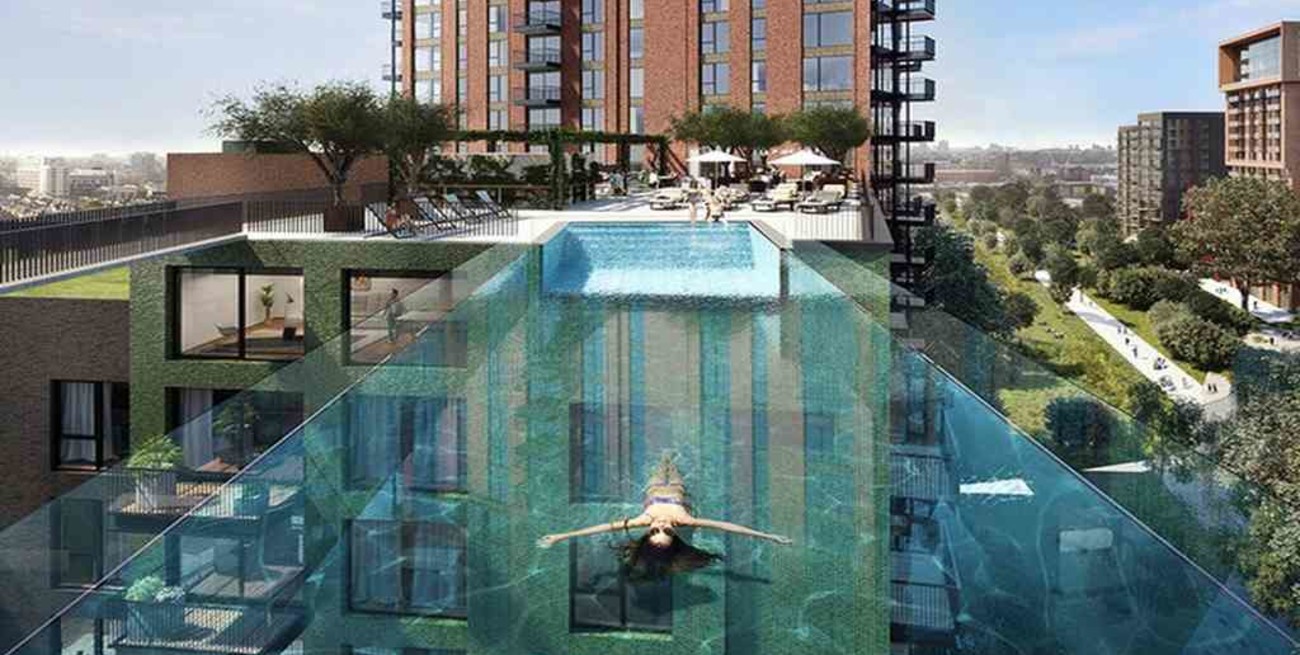 Londres inauguró la Sky Pool, una vertiginosa "piscina en el cielo"