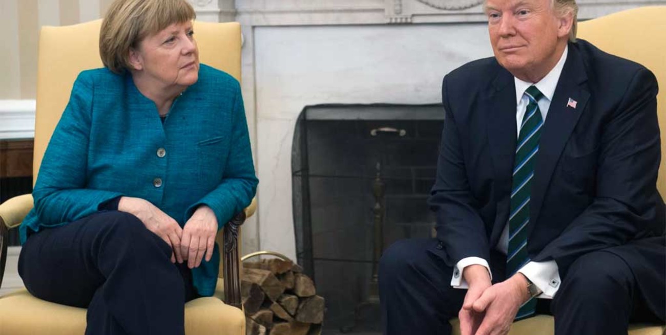 Merkel considera "problemática" la suspensión de la cuenta Twitter de Trump