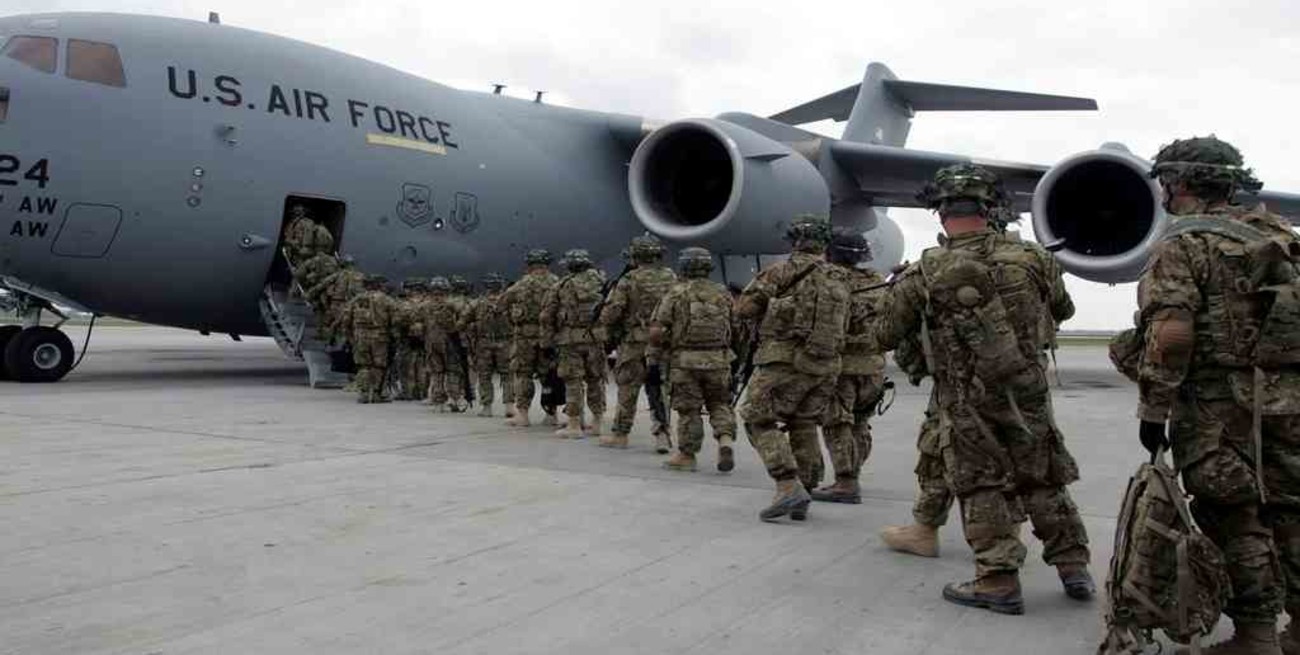 Las tropas de Estados Unidos abandonaron la base aérea de Bagram  