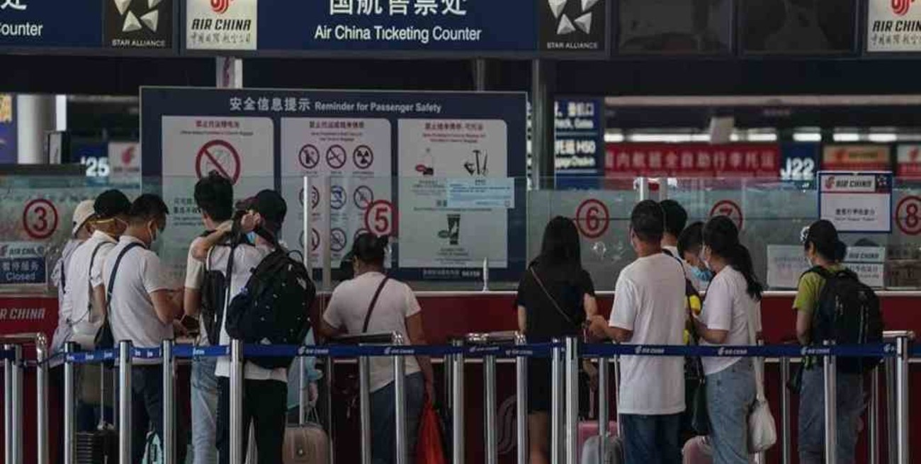 China abre sus fronteras y permite el regreso de residentes europeos al país