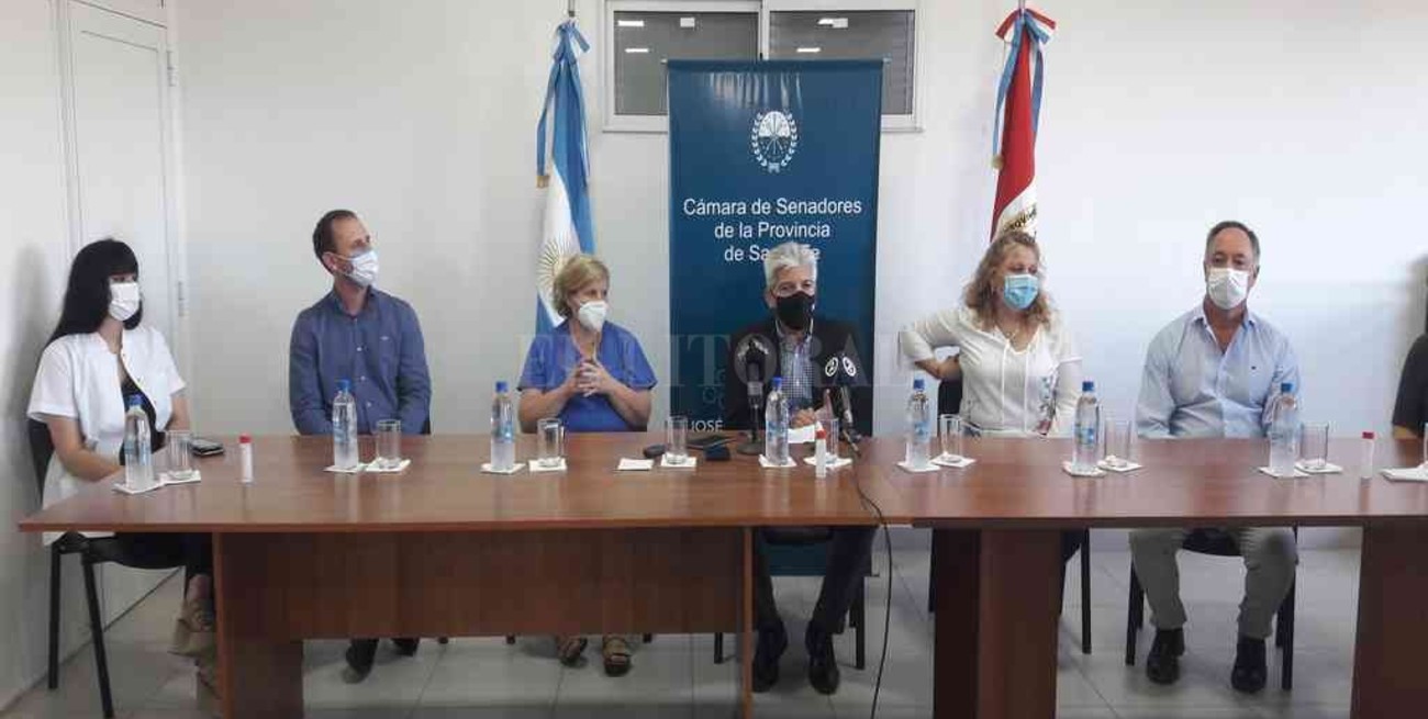 San Javier: Baucero y directivos del hospital presentaron nuevos profesionales y especialistas 