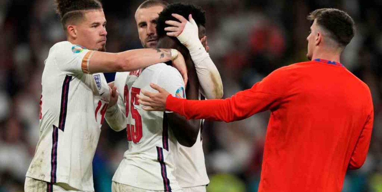 Boris Johnson y el príncipe William condenaron los insultos racistas contra los futbolistas ingleses