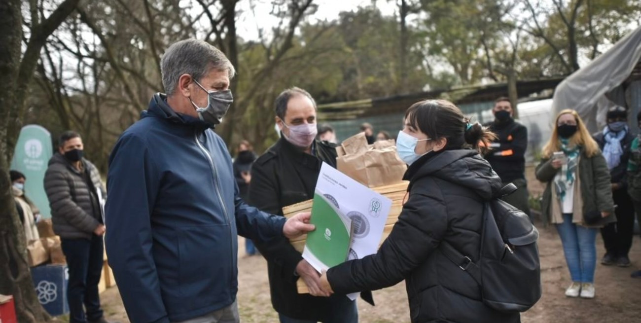 La Municipalidad entregó composteras a instituciones de la ciudad