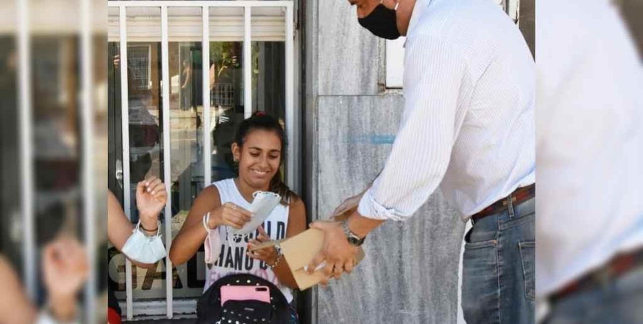 Entregan barbijos para concientizar sobre su uso  