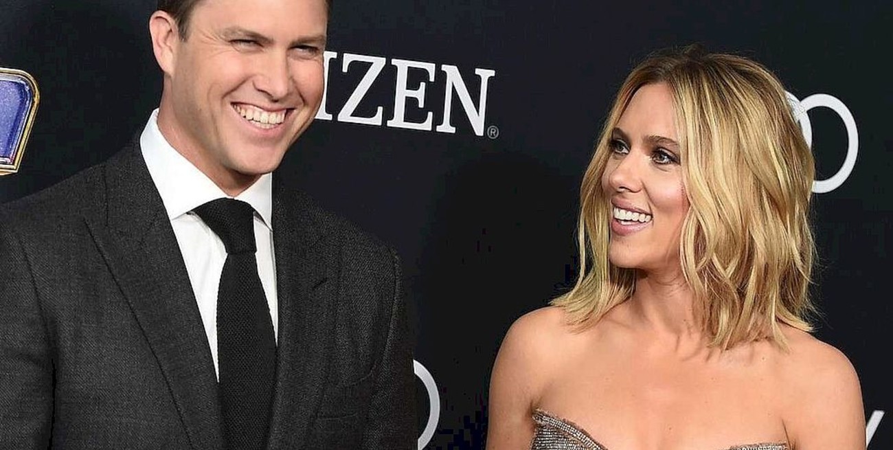 Colin Jost anunció que Scarlett Johansson está embarazada