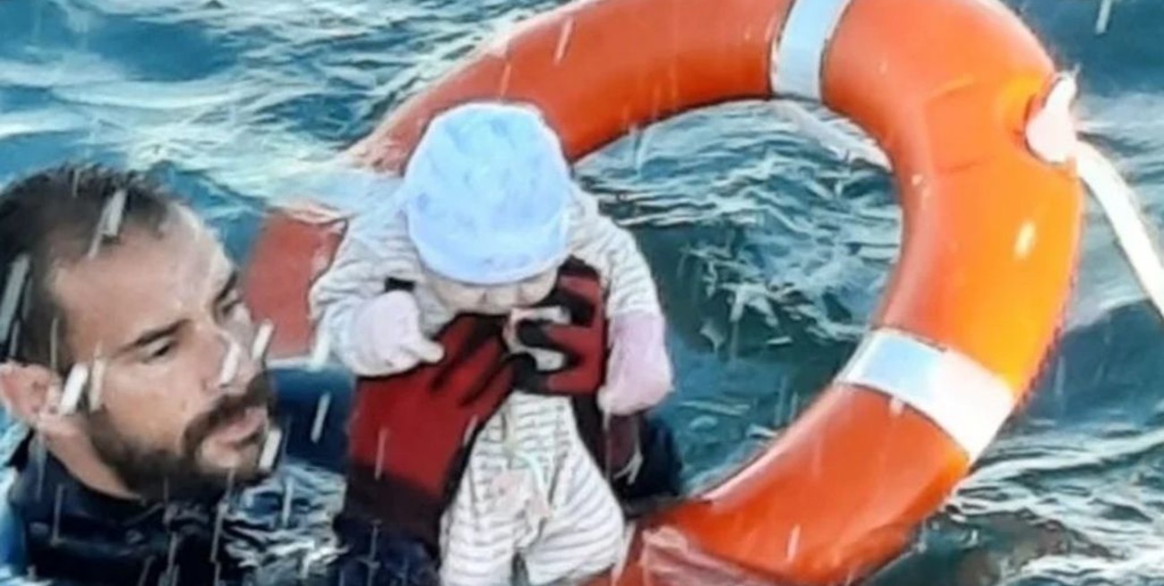 Crisis migratoria en Ceuta: bebé rescatado por un buzo español