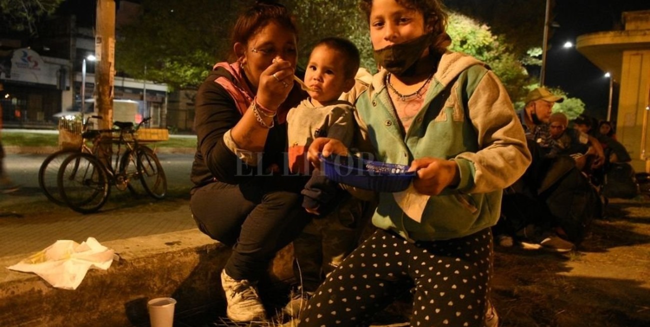 Acompañar a la gente en situación de calle, una práctica que no se descuida en Santa Fe