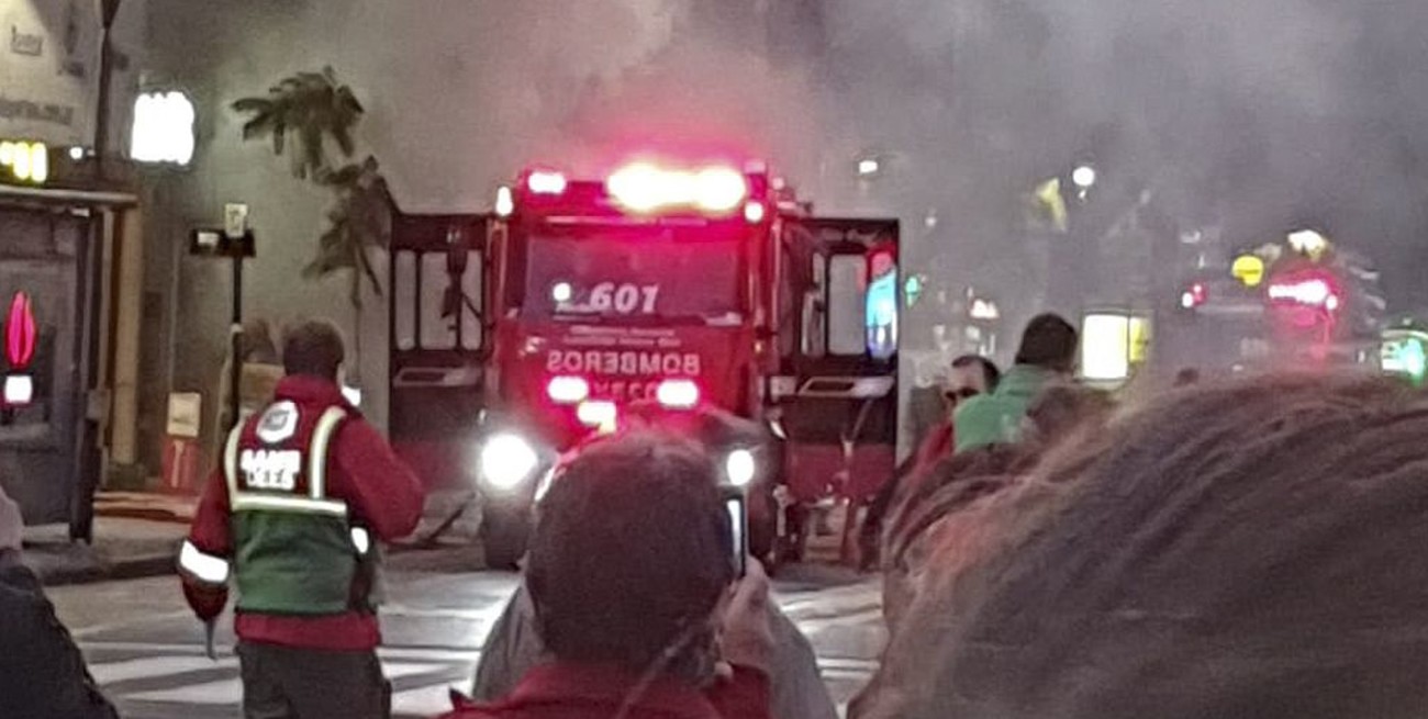 Explosión en una perfumería de Villa Crespo: hay dos bomberos fallecidos 