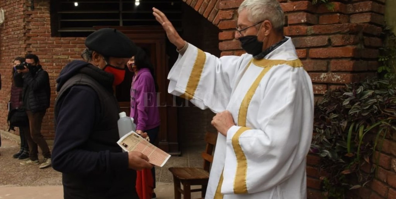 El santuario de San Cayetano recibe a los fieles, en una jornada histórica