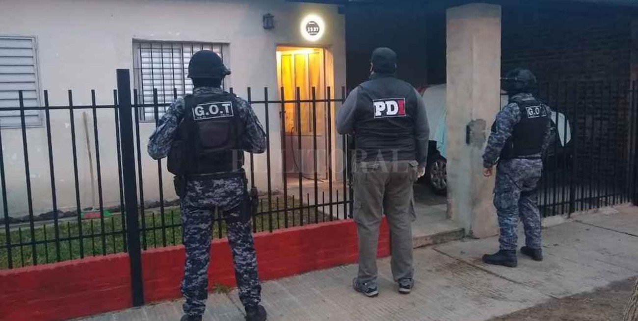 Querían robarle, lo apuñalaron  y después incendiaron la casa