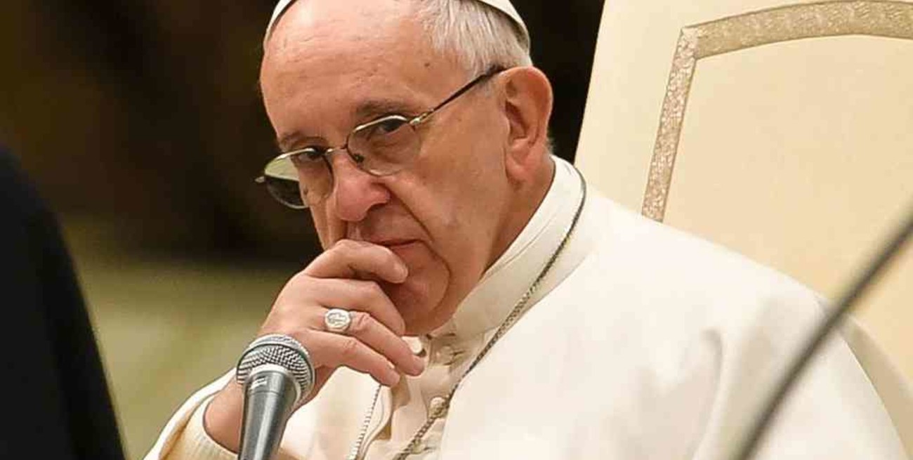 Francisco lamentó que "siempre que el Papa está enfermo corre brisa o huracán de cónclave"