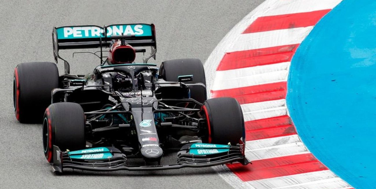 Hamilton se impone sobre Verstappen en Barcelona y estira su ventaja en el Mundial