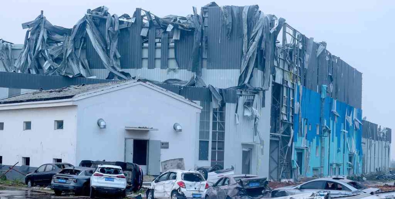 Al menos diez muertos y cientos de heridos tras el impacto de dos tornados en China