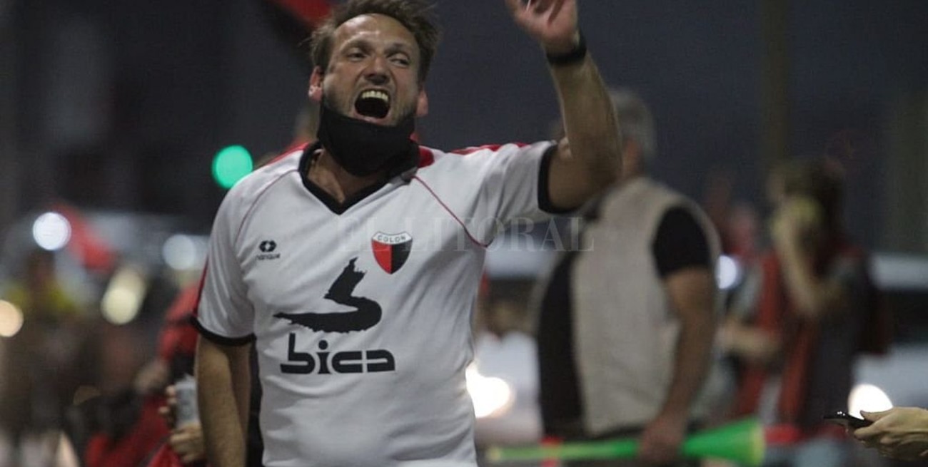 Colón ya es campeón y los hinchas coparon las calles santafesinas