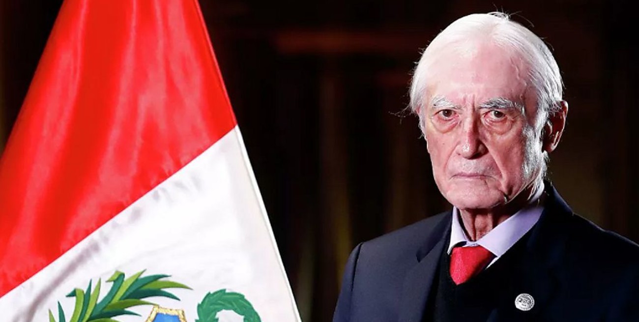 Perú: renunció el Canciller tras sus polémicas declaraciones sobre Sendero Luminoso