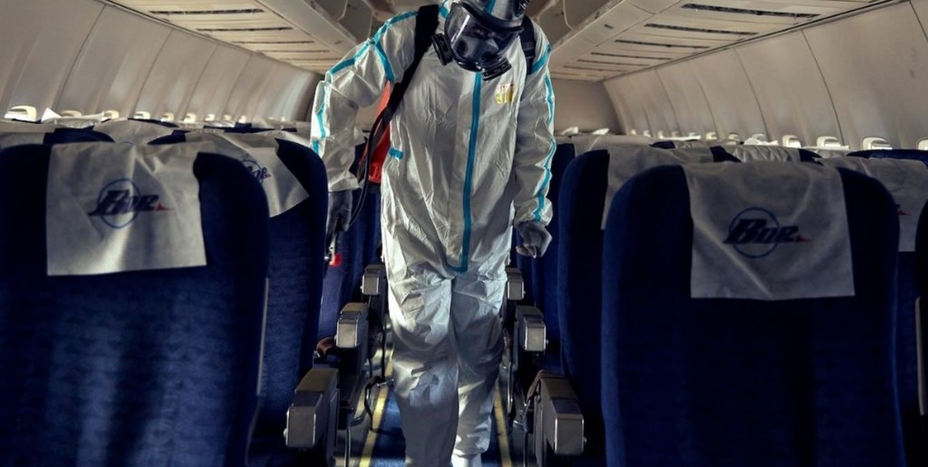 El misterioso contagio de coronavirus en un avión