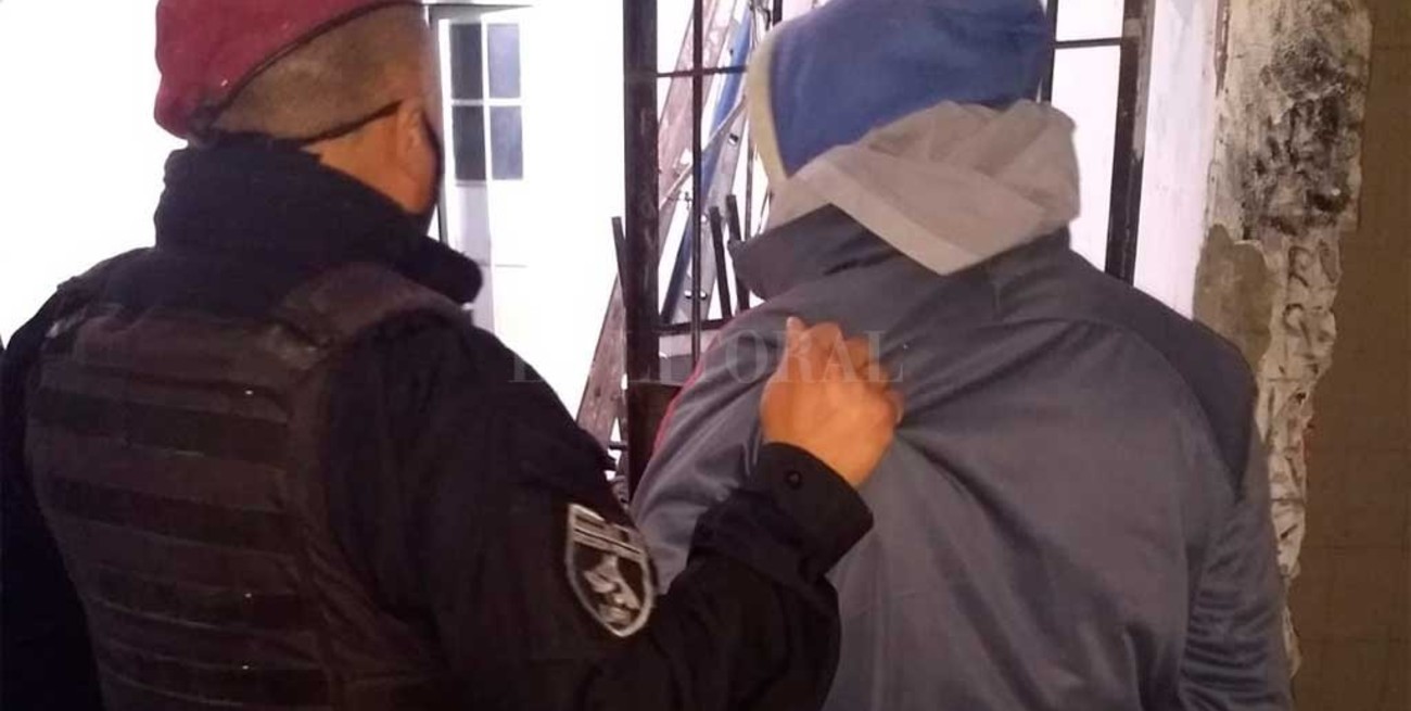 Robó una mochila de un supermercado y fue detenido