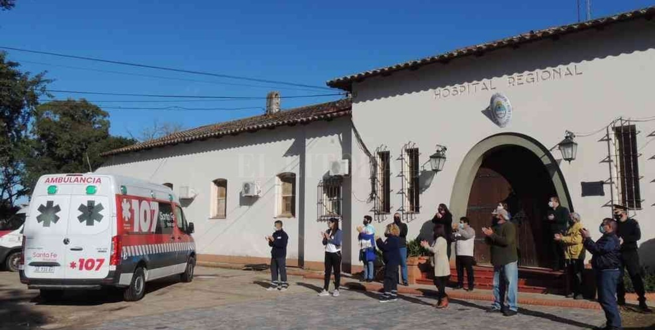 El Hospital de Vera recibió una nueva ambulancia