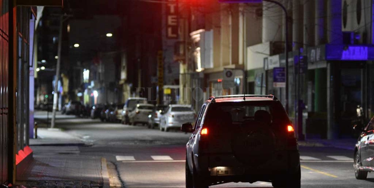 Restricciones en Santa Fe: circulación vehicular prohibida de 20 a 6 y bares hasta las 23