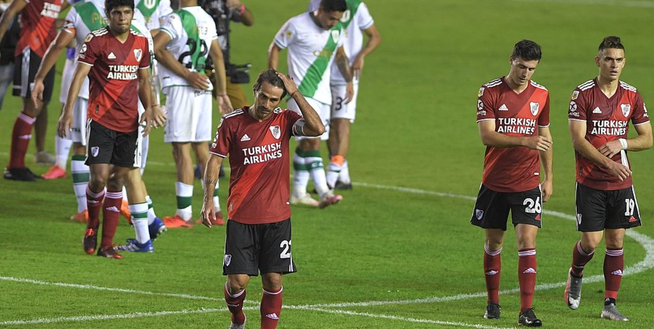 River perdió con Banfield y ya no depende de sí mismo para clasificar