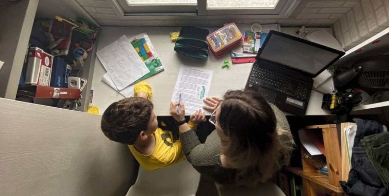 Extendieron la medida que habilita a los empleados públicos con hijos a pedir licencia