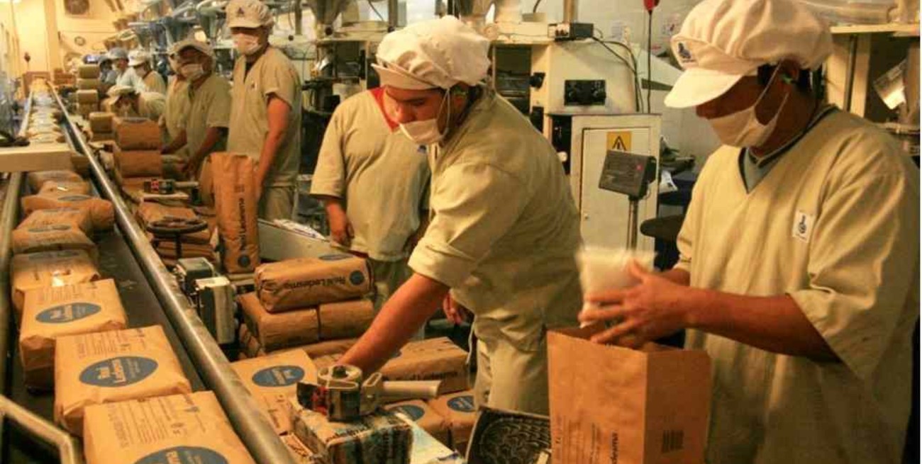 Denuncian a empresa azucarera por "incumplir protocolos y propagar casos de coronavirus"