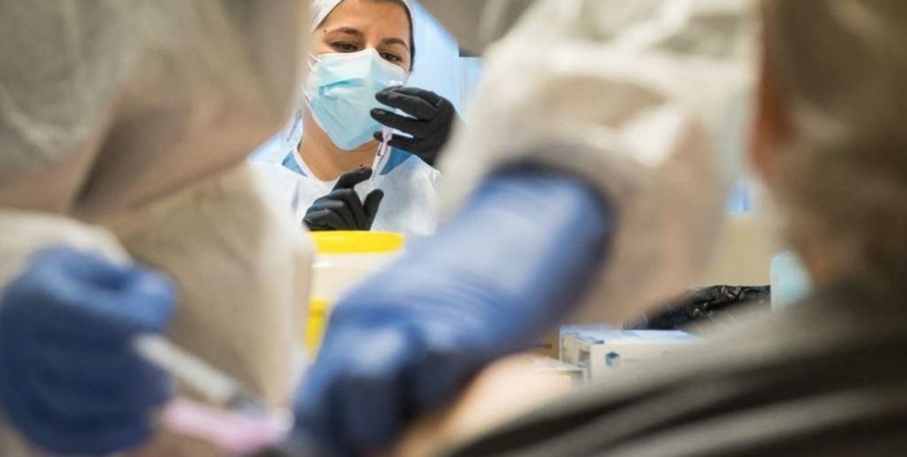 Reino Unido: más de 80% de los mayores de 16 años están vacunados con las dos dosis