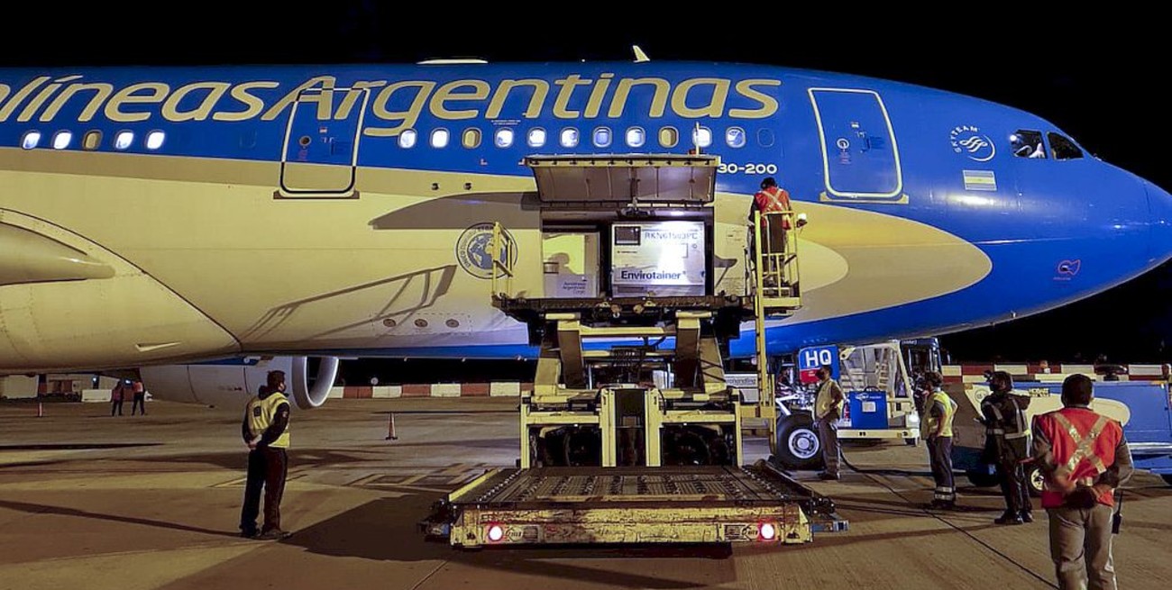 Llegaron al país un millón de dosis de la vacuna china Sinopharm