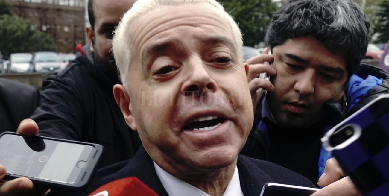 Intubaron al exjuez Oyarbide, internado por coronavirus