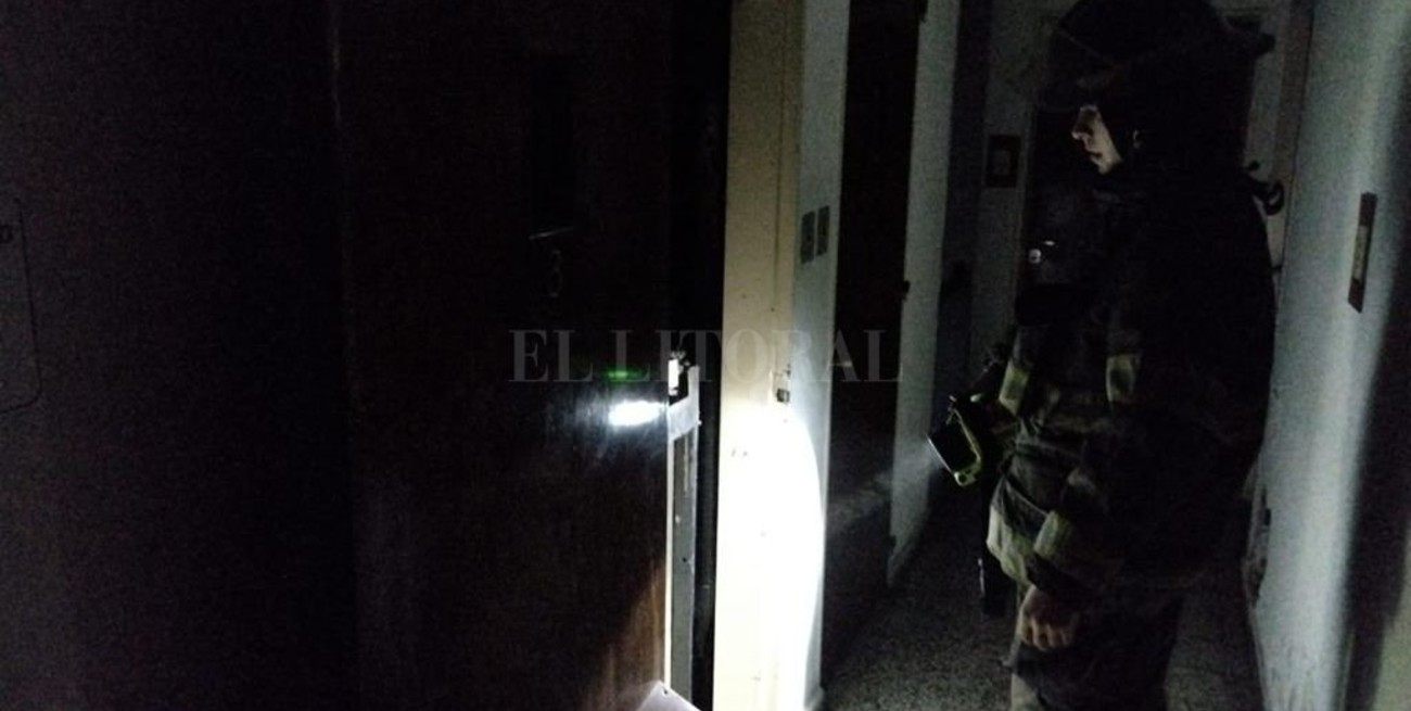 Rescatan a un médico atrapado en un ascensor