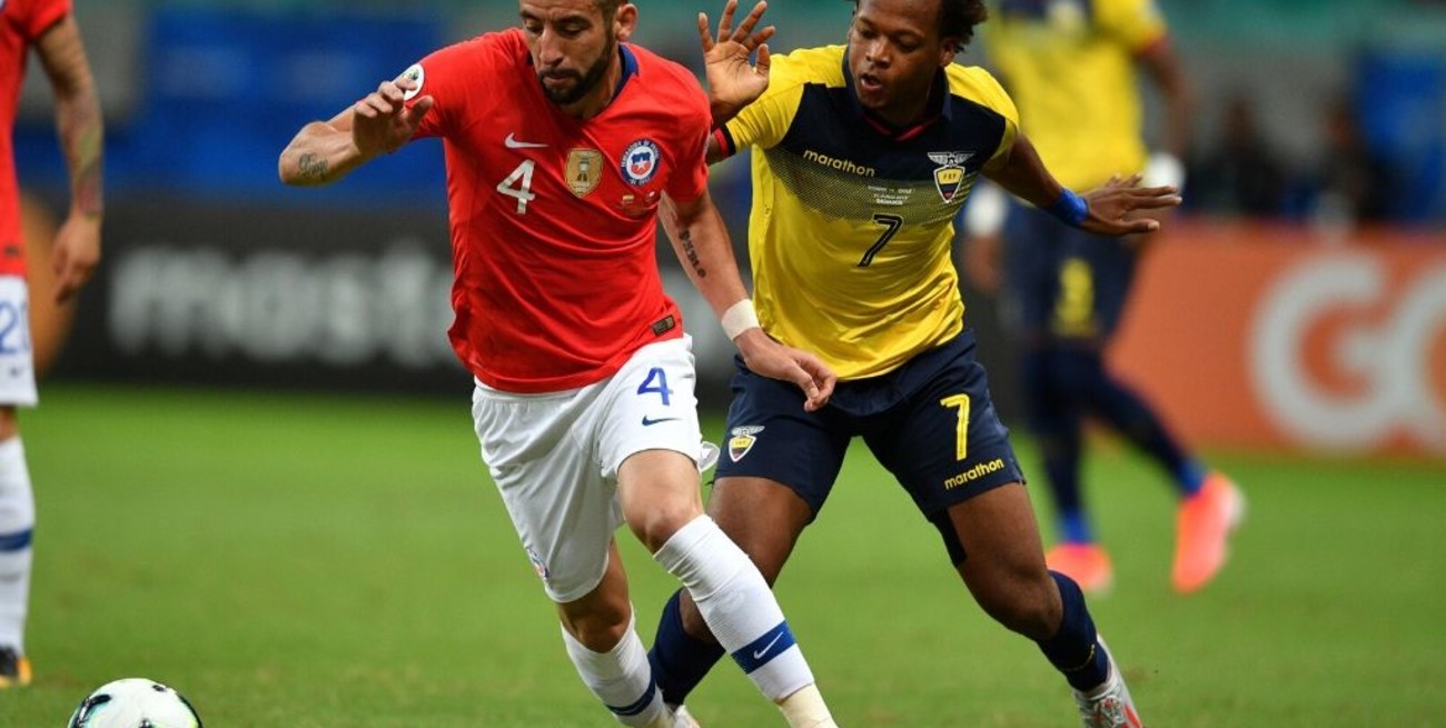 Boca apuntó a su primer refuerzo: el defensor chileno Mauricio Isla