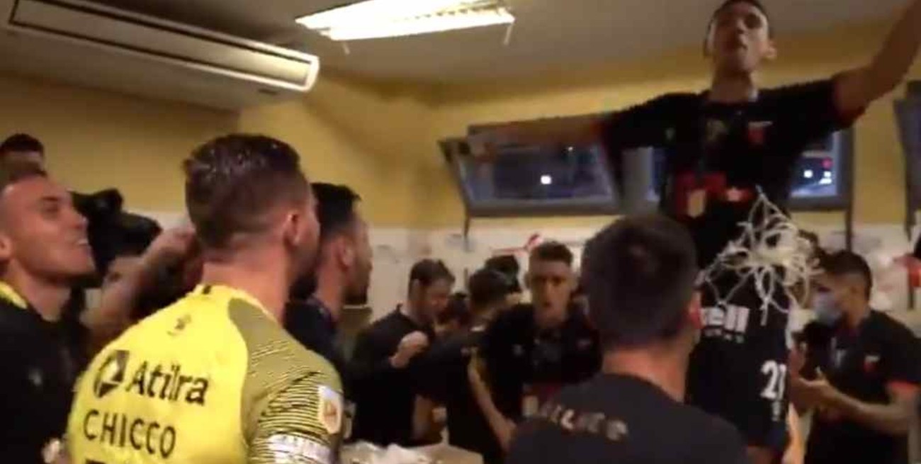 Video: los jugadores de Colón festejaron su primera estrella en el vestuario del estadio Bicentenario