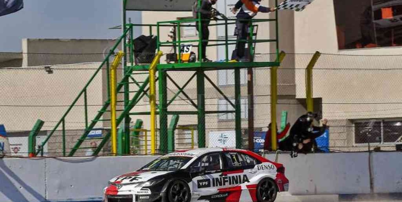 Matías Rossi ganó en La Pampa y lidera el campeonato del Súper TC2000