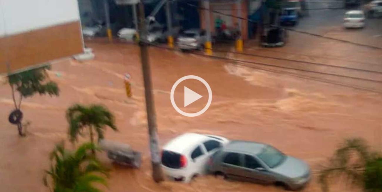 Video: impactantes imágenes de una feroz tormenta en Brasil