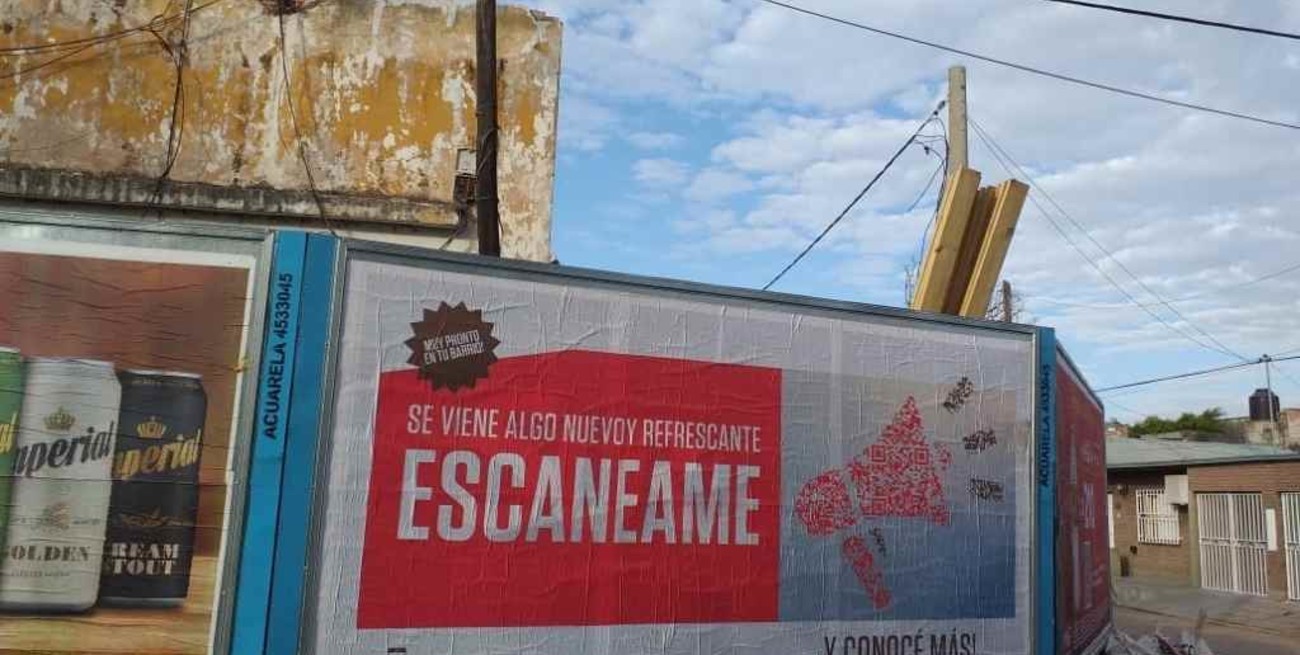 La ciudad empapelada con QR: ¿Qué es y para qué sirve el código?  