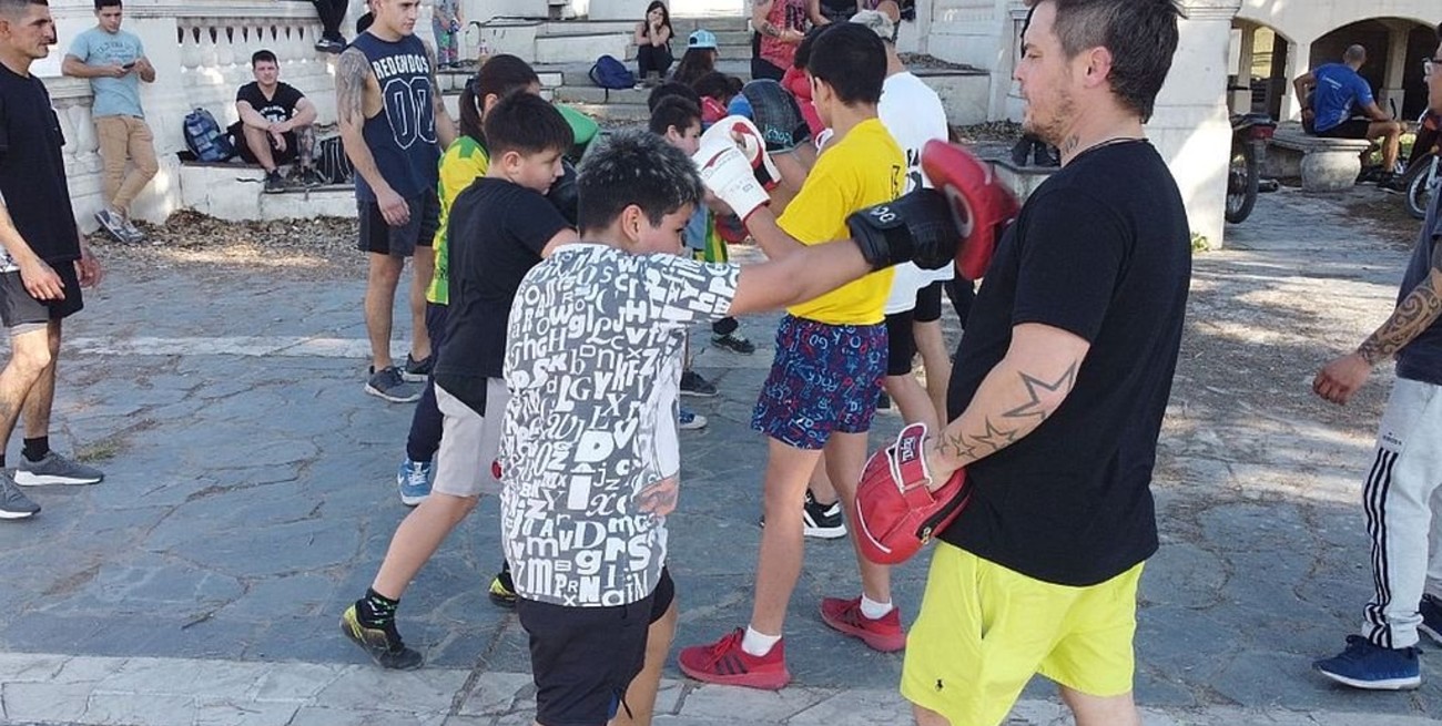 Los más pequeños ya saben lo que significa "manopleo"